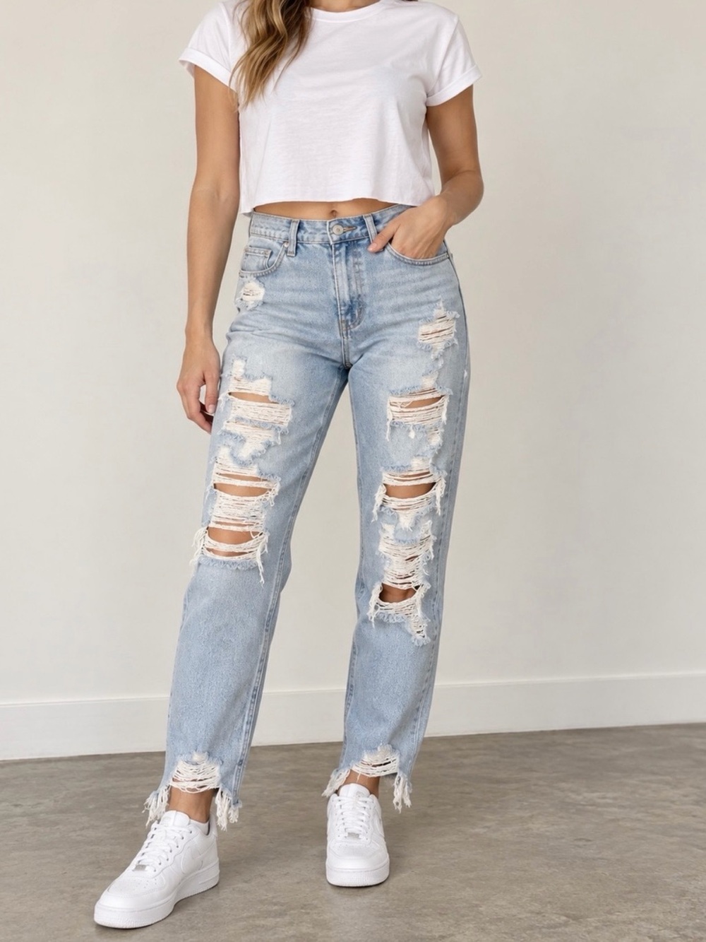 American Eagle Mom Jeans Size 6 Short Light Wash Distressed Ripped